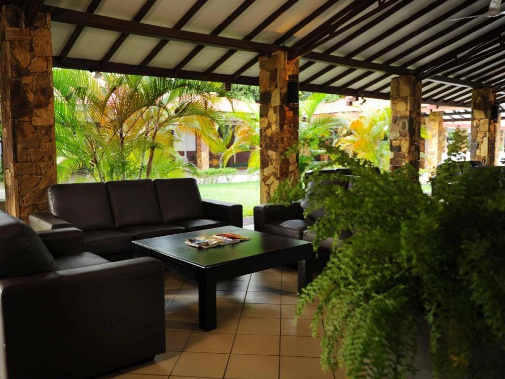 Full Moon Garden Hotel Negombo Exteriör bild