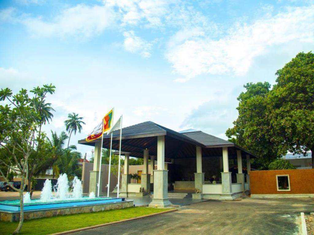 Full Moon Garden Hotel Negombo Exteriör bild