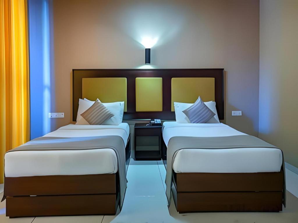 Full Moon Garden Hotel Negombo Exteriör bild