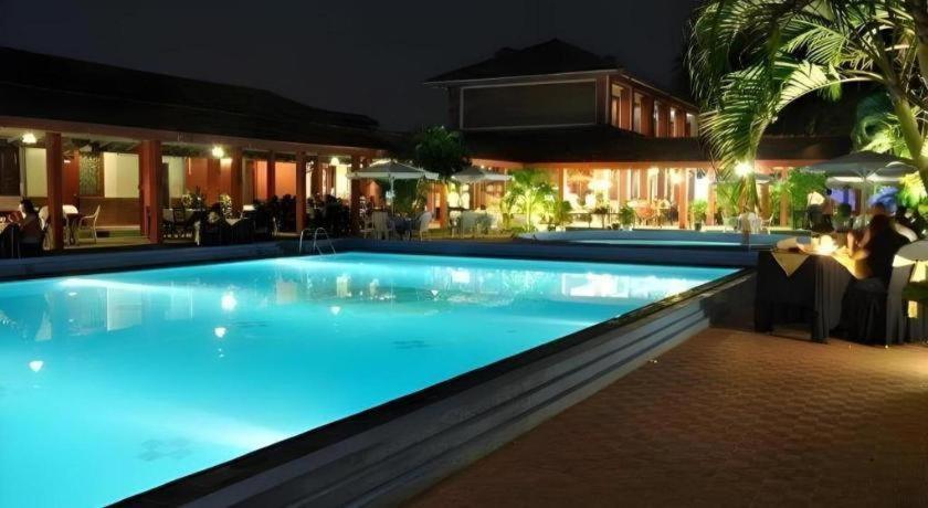 Full Moon Garden Hotel Negombo Exteriör bild