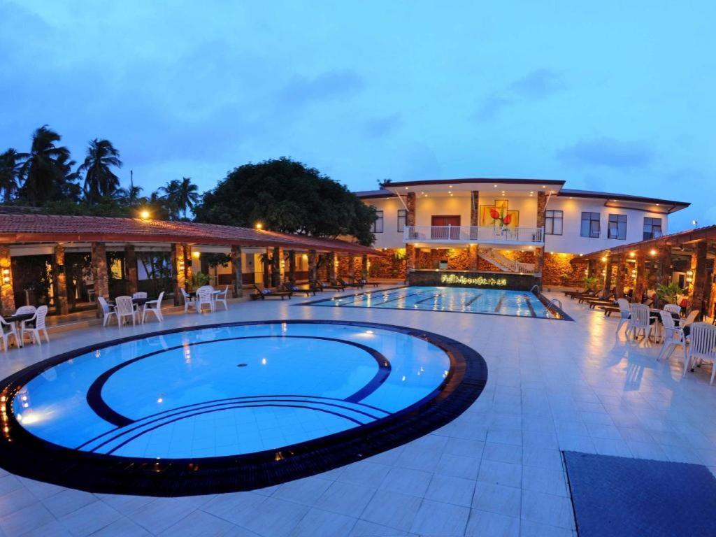 Full Moon Garden Hotel Negombo Exteriör bild