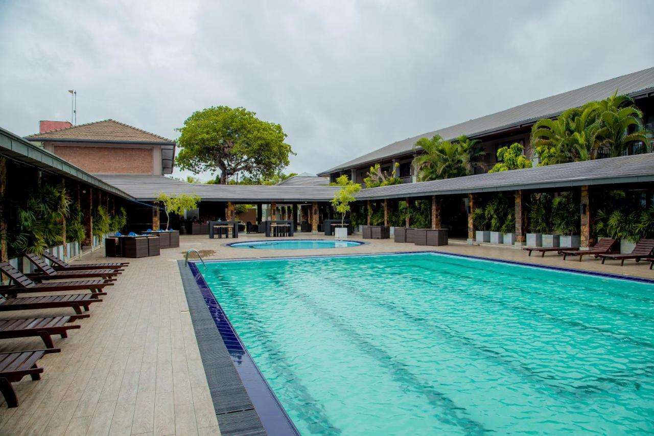 Full Moon Garden Hotel Negombo Exteriör bild