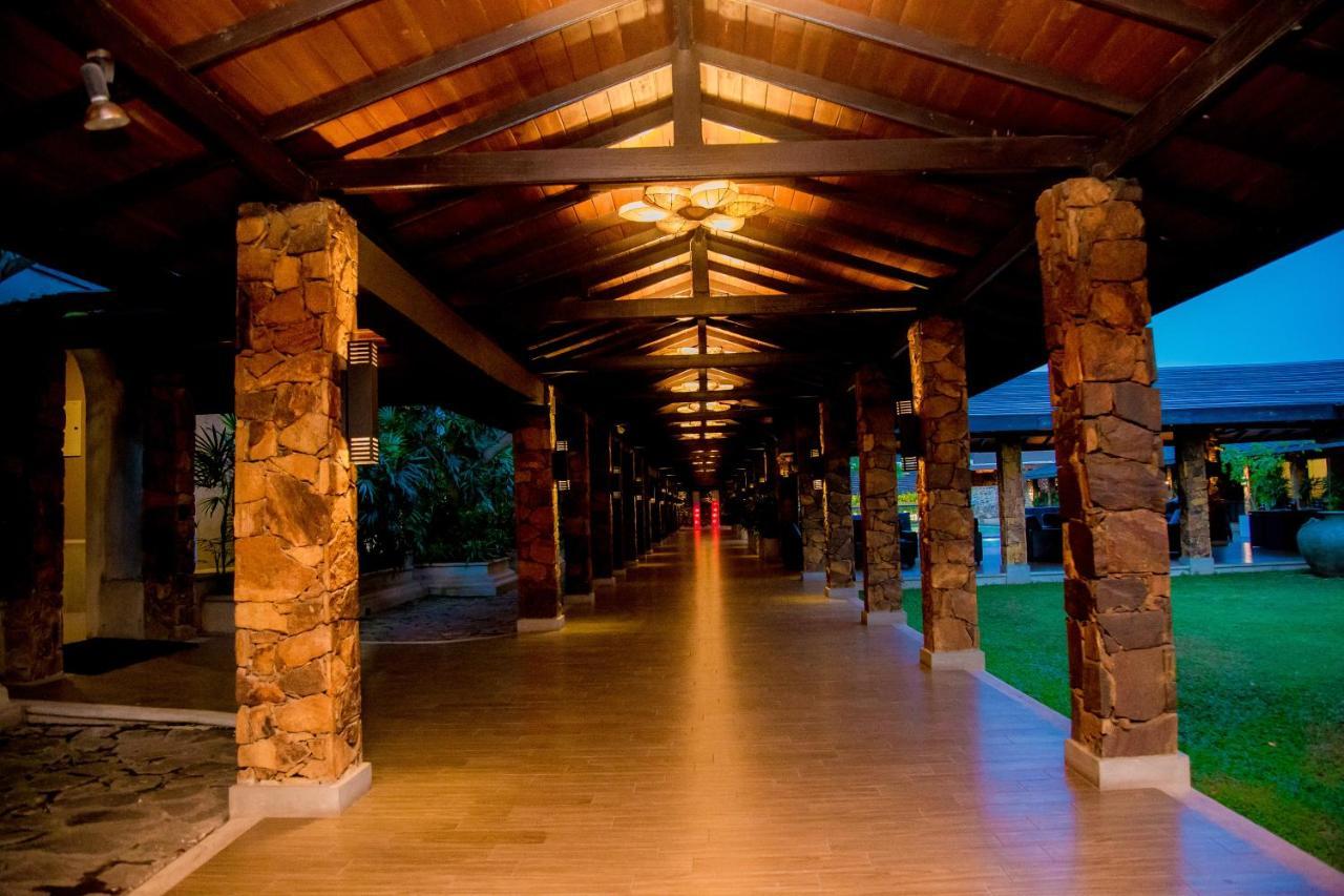 Full Moon Garden Hotel Negombo Exteriör bild