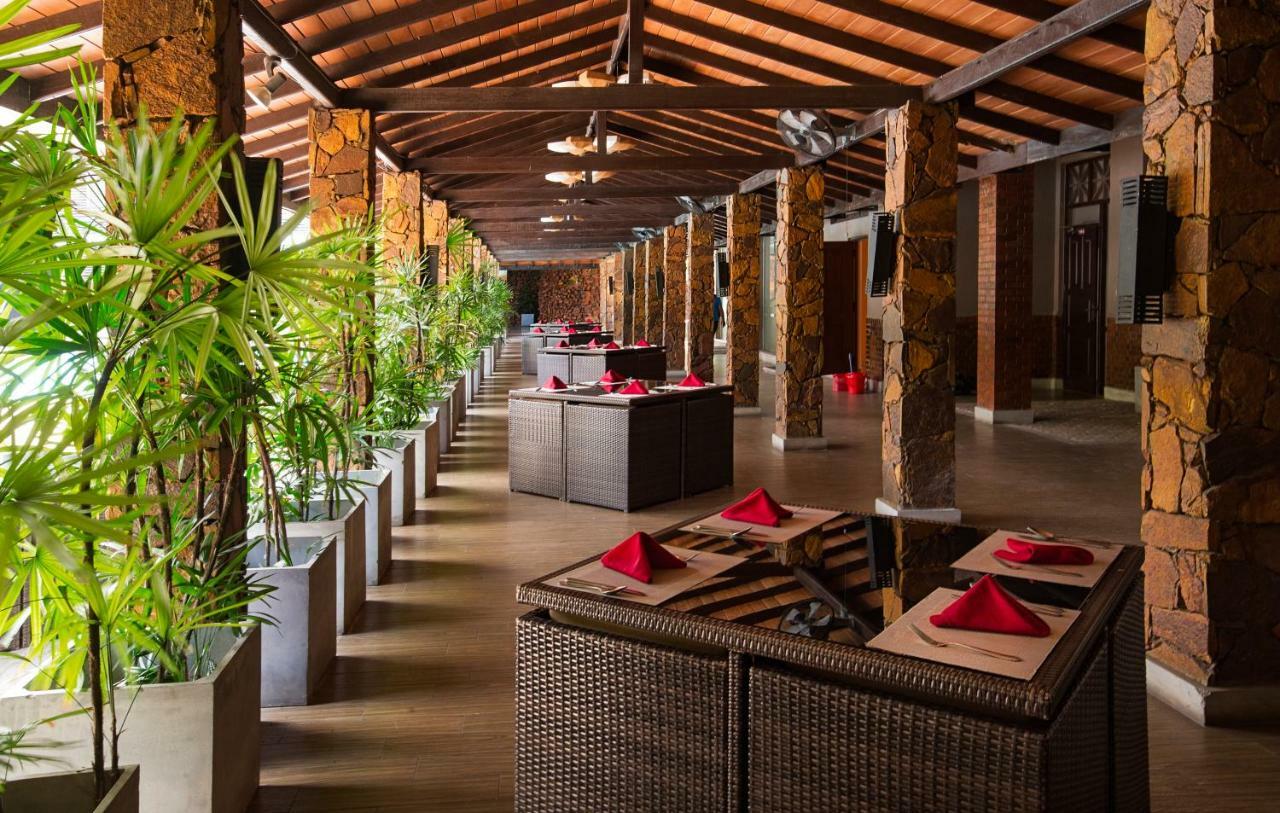 Full Moon Garden Hotel Negombo Exteriör bild